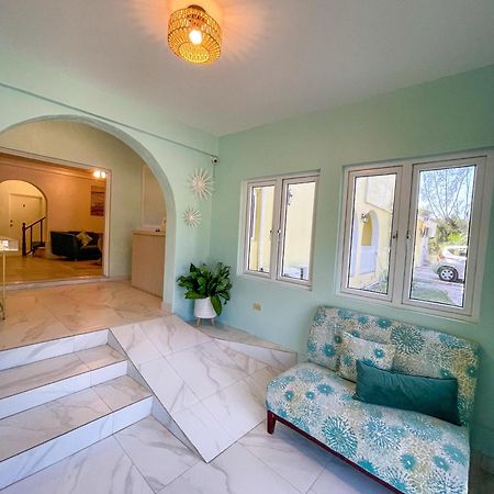 Golden Palms House Bed & Breakfast Nassau Exterior photo